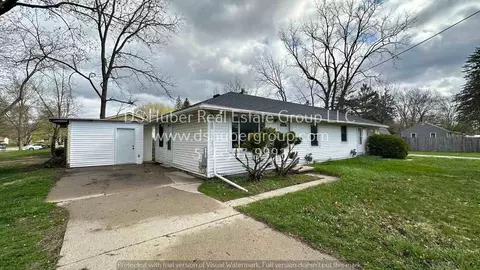 1218 Victoria Dr, Lansing, MI 48911