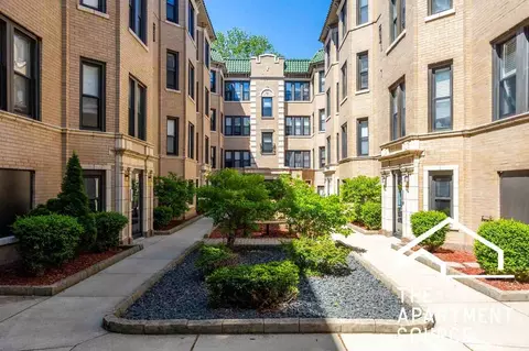 n ashland ave, Chicago, IL 60613