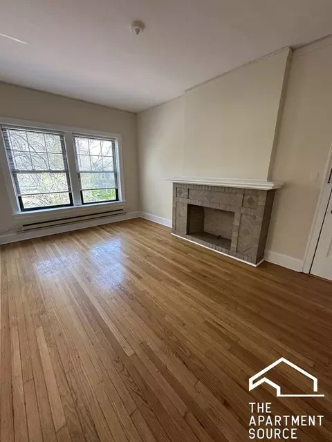 1031 Dempster St #E3, Evanston, IL 60201