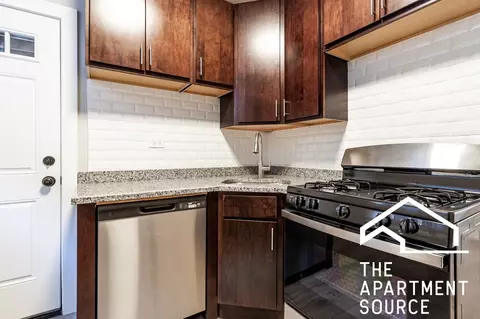 550 W Aldine Ave #S1, Chicago, IL 60657