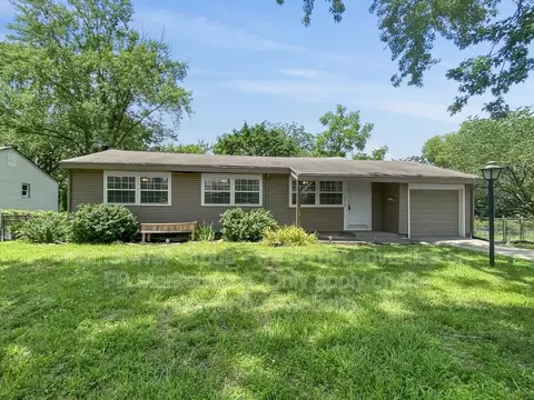 6012 N Charlotte St, Kansas City, MO 64118