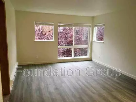 916 N 104th St #B301, Seattle, WA 98133