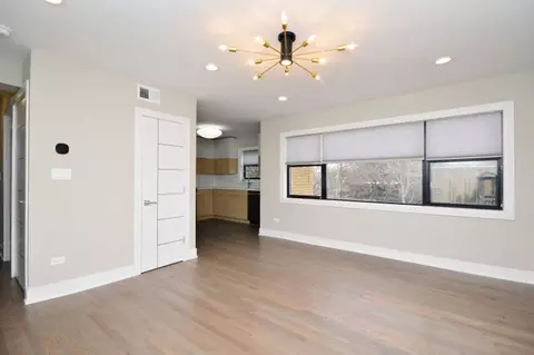 5710 N Hermitage Ave #301, Chicago, IL 60660