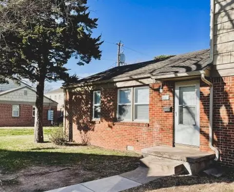 2701 E Harry St, Wichita, KS 67211