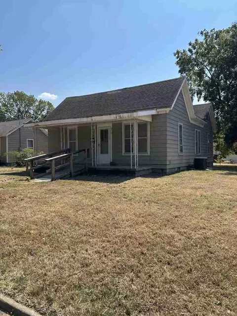 815 W 6th St, Pittsburg, KS 66762