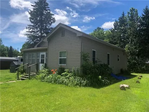 1035 N Alvey St, Bruce, WI 54819