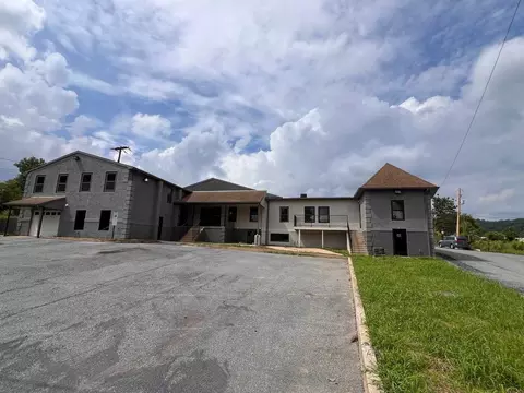 5477 Mauser St #D, Laurys Station, PA 18059