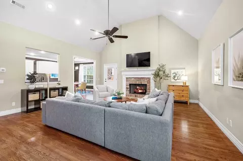 n hosta dr, Fayetteville, AR 72704