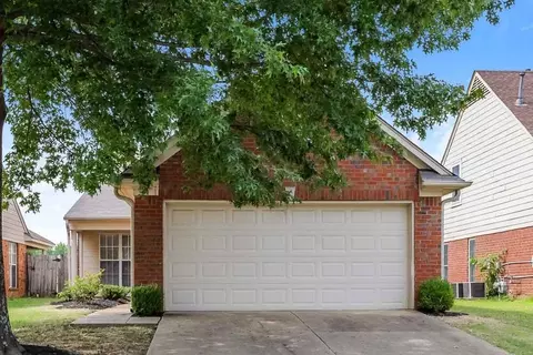1614 Central Trails Dr, Southaven, MS 38671
