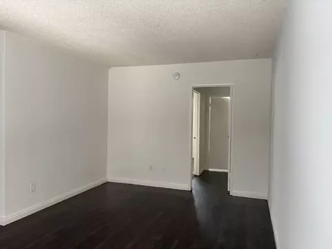 15537 Nordhoff St #18, Los Angeles, CA 91343