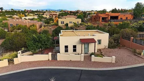 4 Calle Las Casas, Santa Fe, NM 87507