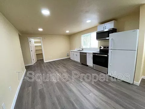 7041 S 116th Pl #105, Seattle, WA 98178