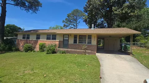 2233 Windsor Dr, Cayce, SC 29033