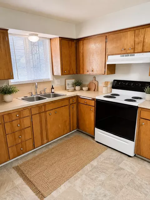 2305 Rucker Ave, Everett, WA 98201