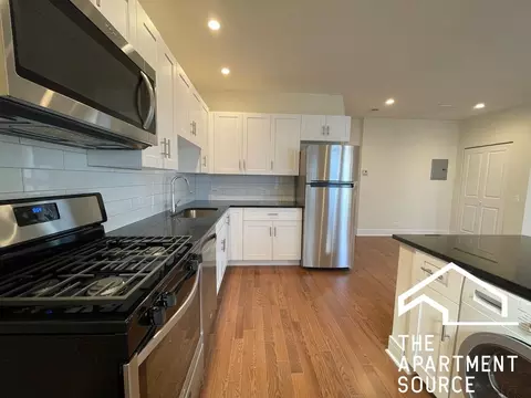 3238 N Clark St #2R, Chicago, IL 60657