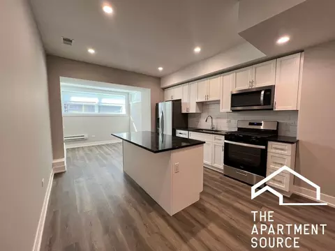 706 W Grace St #GDN, Chicago, IL 60613
