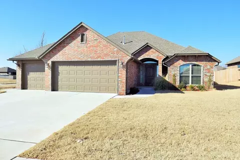 529 Whispering Oaks Blvd, Moore, OK 73160
