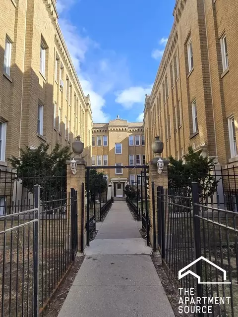 4931 N Whipple St #3W, Chicago, IL 60625
