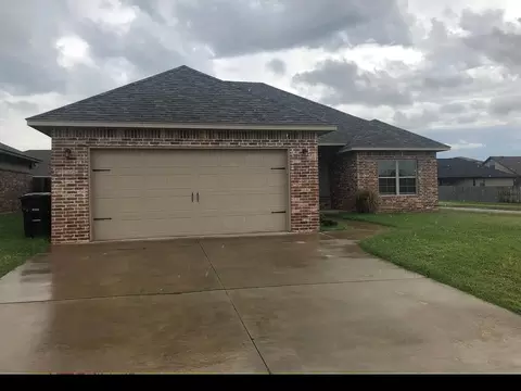 1328 Eagle Dr, Moore, OK 73160