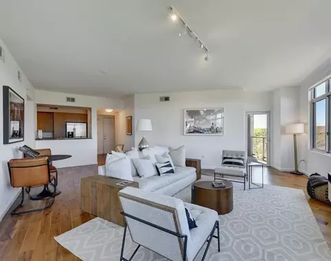 54 Rainey St #3-221, Austin, TX 78701