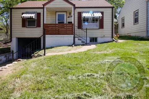 3305 N 55th St, Omaha, NE 68104