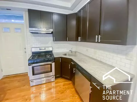 853 W Cornelia Ave #2S, Chicago, IL 60657