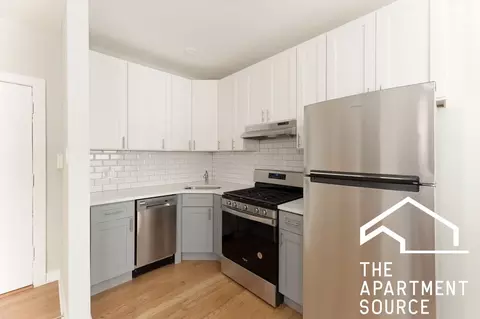 436 W Surf St #2G, Chicago, IL 60657