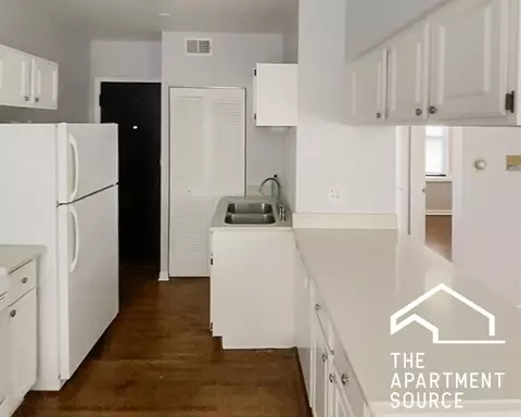 3714 N Sheffield Ave #402, Chicago, IL 60613