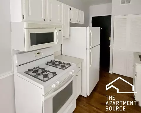 3714 N Sheffield Ave #402, Chicago, IL 60613