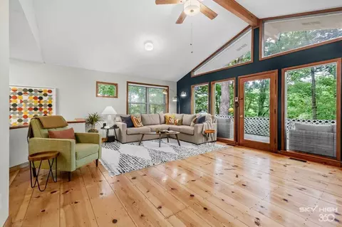 valley dr, Rogers, AR 72756