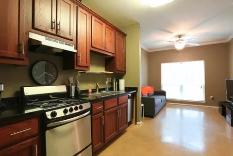 910 W 25th St #6-542, Austin, TX 78705
