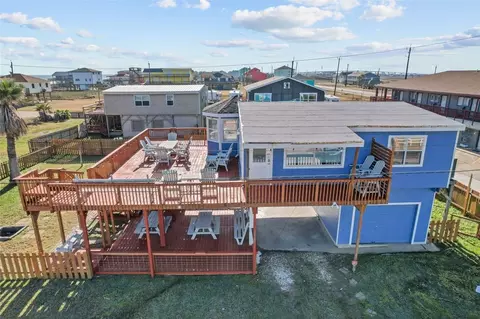 151 Detenbeck Ave, Freeport, TX 77541