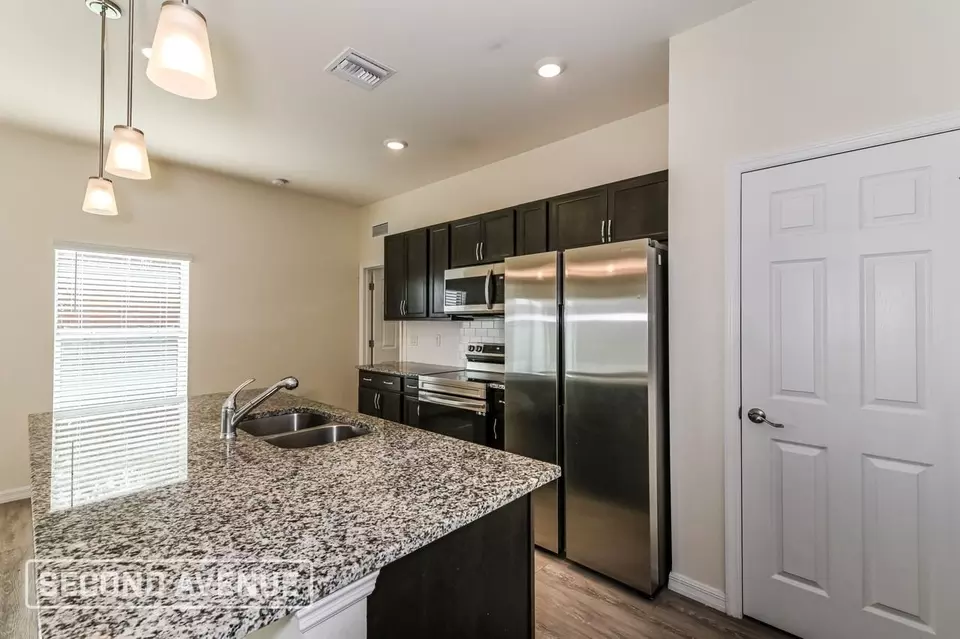  2923 NE 2nd Pl, Cape Coral, FL 33909 photo 7