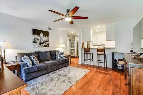 1810 N Garrett Ave #377, Dallas, TX 75206