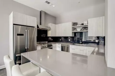 1211 Caroline St #3584, Houston, TX 77002