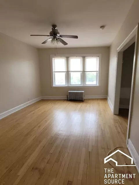 1145 W Morse Ave #207, Chicago, IL 60626