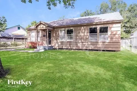 706 E Humble St, Baytown, TX 77520