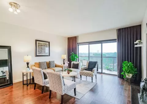 651 Bering Dr #12.67, Houston, TX 77057