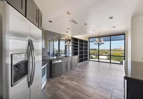1111 Bering Dr #28, Houston, TX 77057