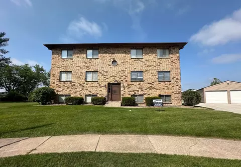 1106 8th Street Ct, Silvis, IL 61282