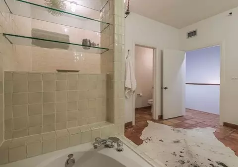 1025 S Shepherd Dr #128, Houston, TX 77019