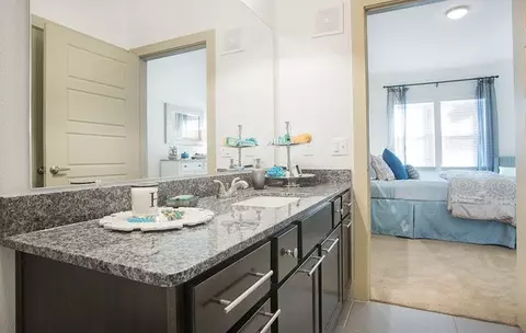 2200 Yale St #1315, Houston, TX 77008