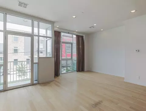 1406 Columbus St #215, Houston, TX 77019