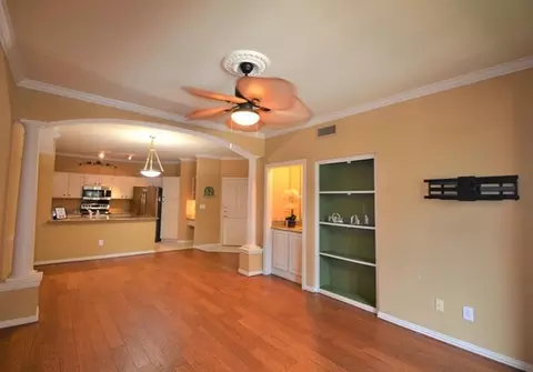 2111 Welch St #2104, Houston, TX 77019