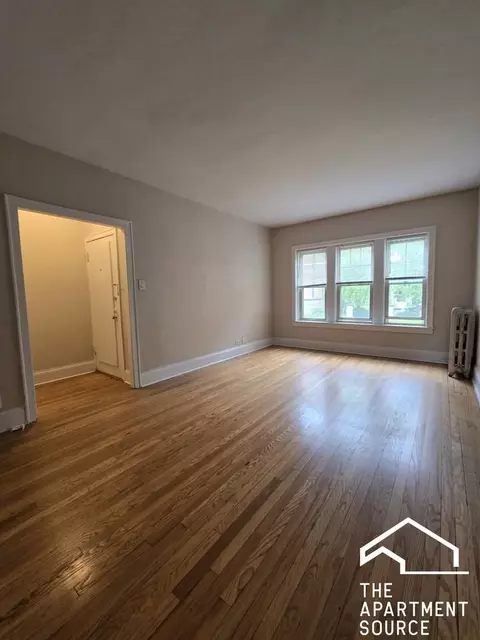 912 Reba Pl #1, Evanston, IL 60202