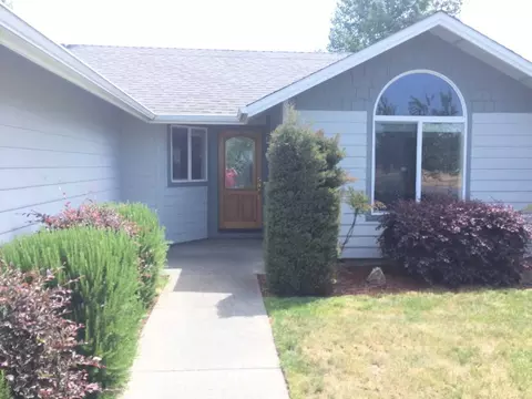 2723 Esther Ln, Grants Pass, OR 97527
