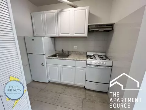 3420 W Irving Park Rd #32, Chicago, IL 60618