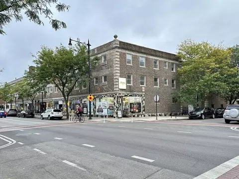 1555 W Hollywood Ave #411, Chicago, IL 60660