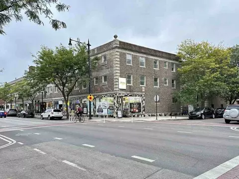 1555 W Hollywood Ave #413, Chicago, IL 60660