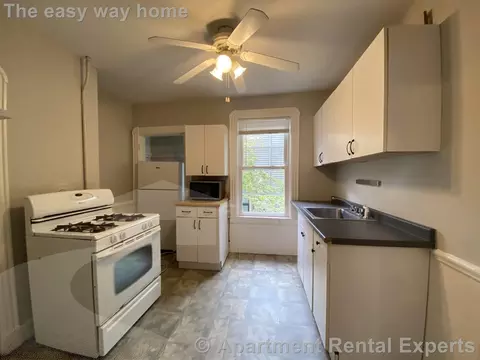 568 Green St #2, Cambridge, MA 02139